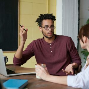 Parler, c’est déjà convaincre : l’impact des premiers mots