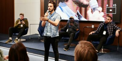 La mise en scène efficace et inspirante de conférences